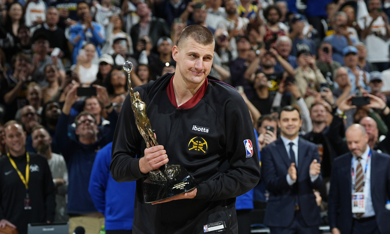 SPEKTAKULARNI JOKIĆ 3. PUT DOBIO MVP PRIZNANJE! Evo kako mu je KOMESAR NBA lige uručio nagradu