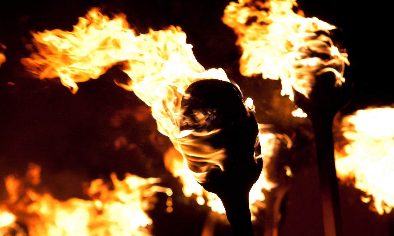 Zapalio čoveka BAKLJOM zbog svađe u SAOBRAĆAJU: Nezapamćen obračun u Beogradu