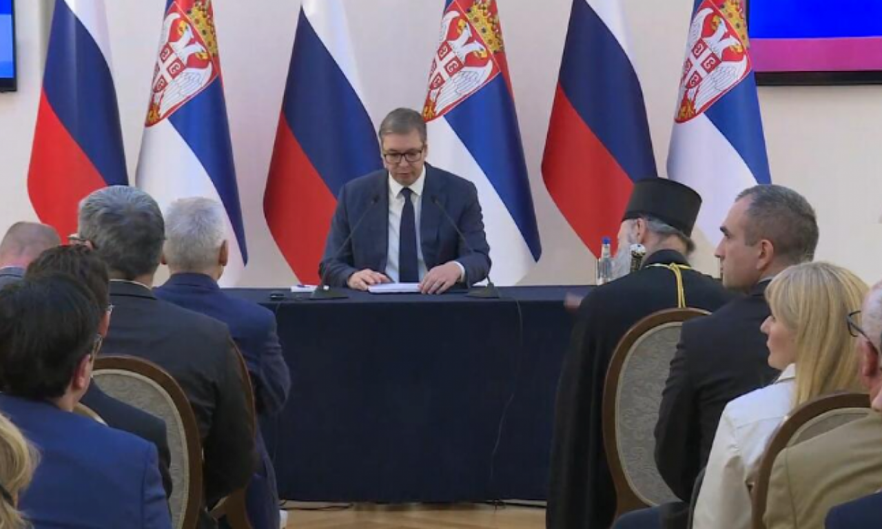 (UŽIVO) VUČIĆ drži govor na RUSKOM jeziku! Predsednik u RUSKOM DOMU o reviziji istorijskih činjenica (VIDEO)