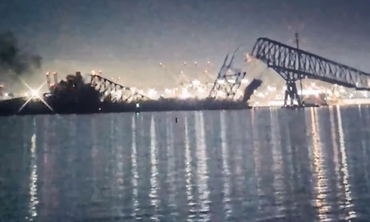 NOVA DRAMA U SAD! Brod ponovo udario u MOST, izlila se NAFTA (VIDEO)
