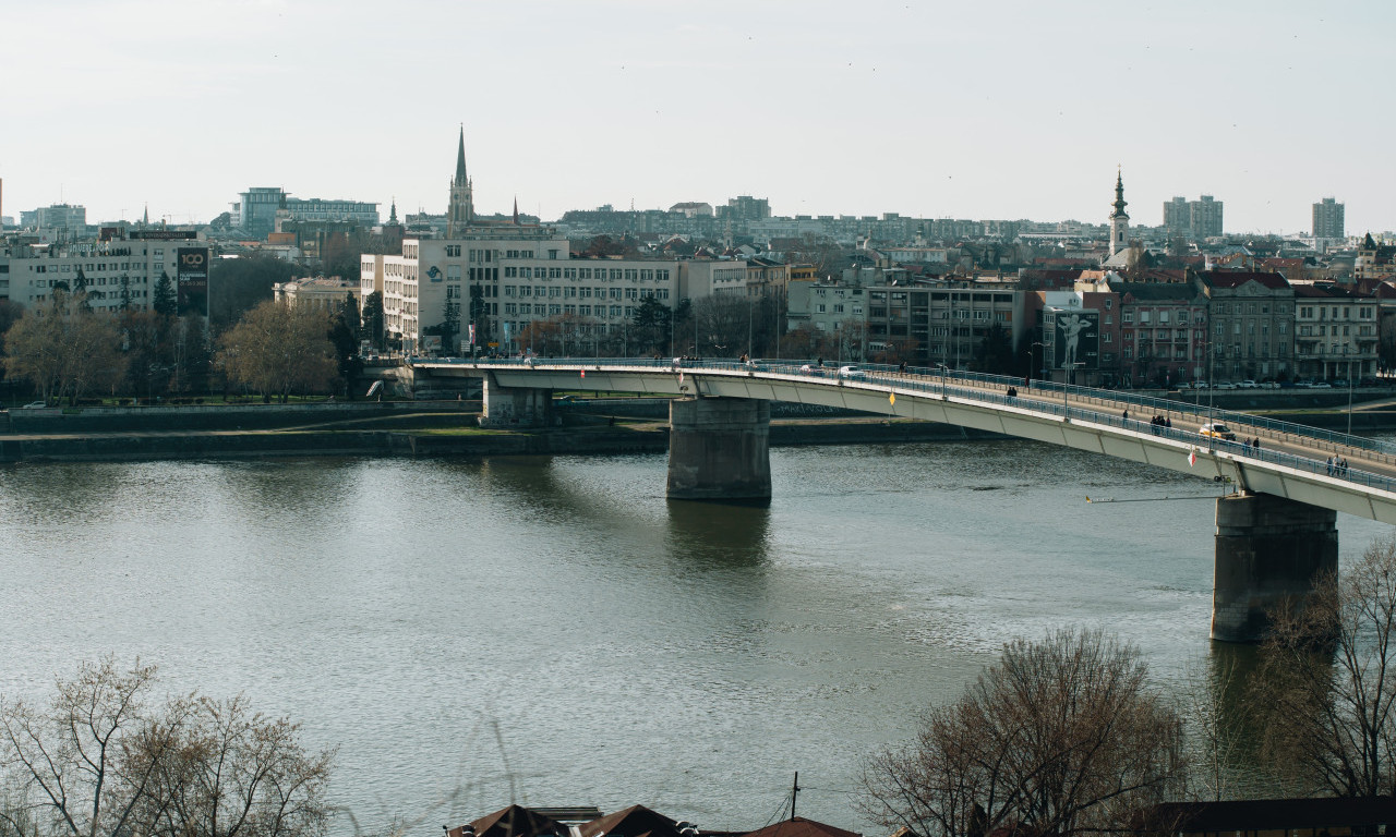 TIHI HEROJ IZ NOVOG SADA SPREČIO TRAGEDIJU Taksista u poslednjem trenutku spasio devojku sa mosta (FOTO)
