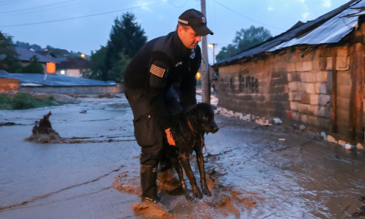 VANREDNA SITUACIJA U NOVOM PAZARU! Nevreme napravilo HAOS! Deo puta SE OBRUŠIO! (FOTO)