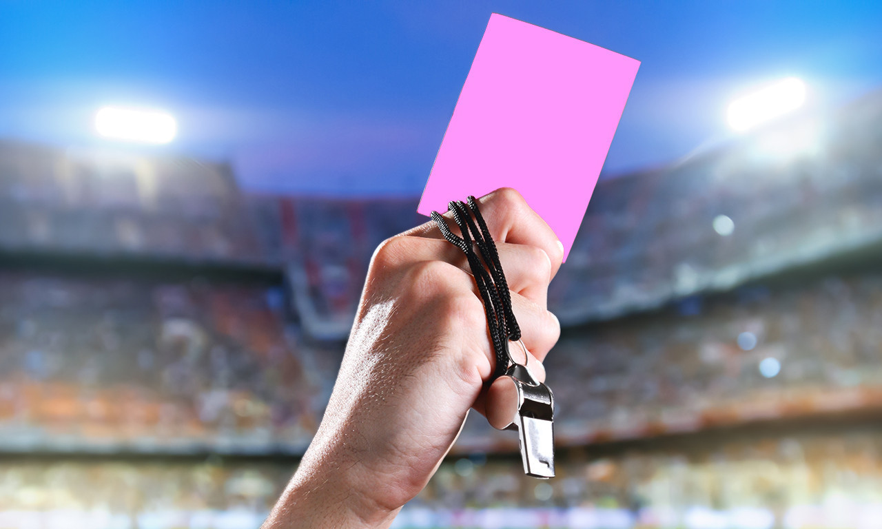FIFA MENJA FUDBAL IZ KORENA: Tektonske promene su spremne, ružičasti karton je uveden