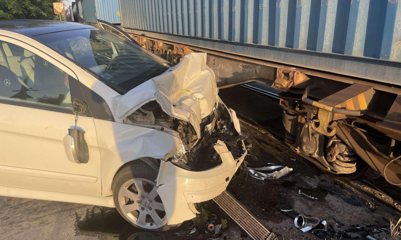 POGINULO ŠEST OSOBA U SUDARU VOZA I AUTOMOBILA U UZBEKISTANU Među njima je dete