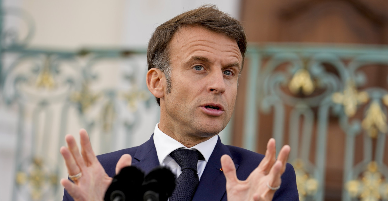 "VARVARSKA DRŽAVA JE PALA. KONAČNO" Makron slavi pobedu u Siriji!