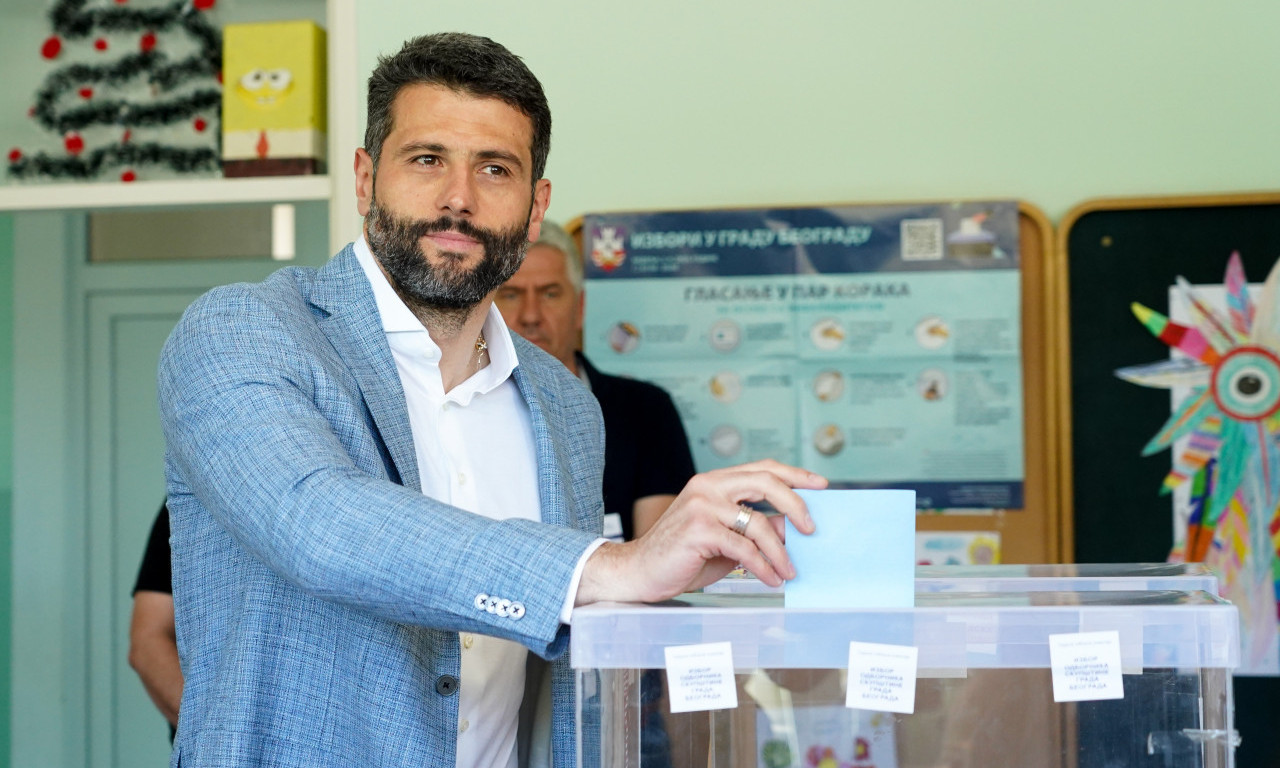 Glasao kandidat za GRADONAČELNIKA BEOGRADA! Aleksandar Šapić ispunio građansku dužnost na Novom Beogradu (FOTO+VIDEO)