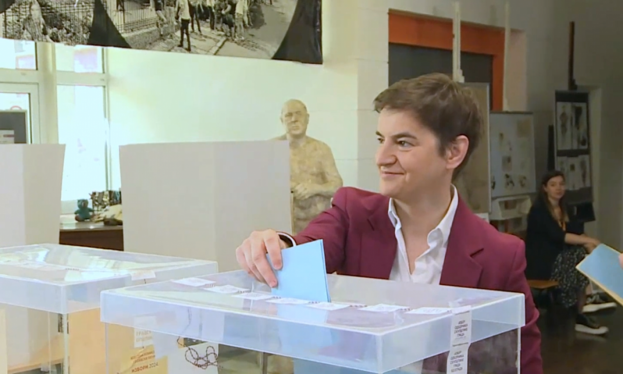 ANA BRNABIĆ obavila svoju građansku dužnost: Ovde je glasala predsednica NARODNE SKUPŠTINE (FOTO+VIDEO)