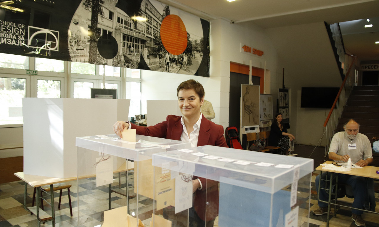 ANA BRNABIĆ obavila svoju građansku dužnost: Ovde je glasala predsednica NARODNE SKUPŠTINE (FOTO+VIDEO)