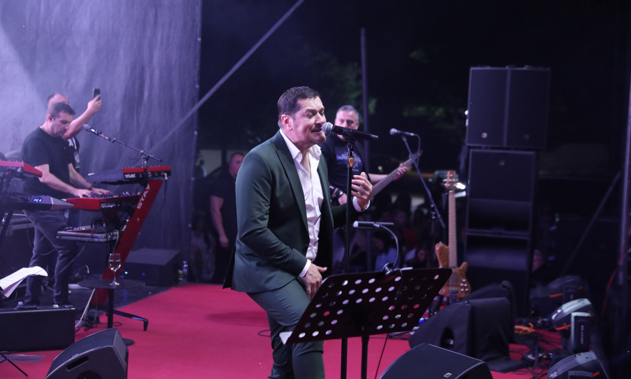 NIŠ horski pevao sa Acom Pejovićem: Održao koncert za pamćenje pred 15.000 ljudi! (FOTO)