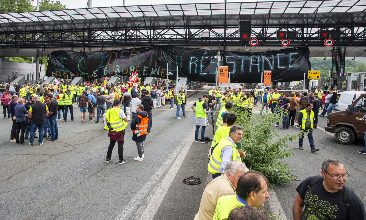 Digli se francuski i španski poljoprivrednici! Zbog PROTESTA blokani puteva u pograničnom pojasu