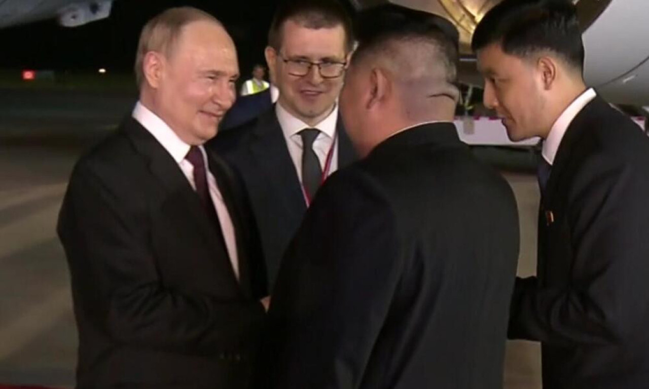 PUTIN DOPUTOVAO U SEVERNU KOREJU: Pogledajte kako ga je dočekao Kim Džong Un LIDERI NAPUSTILI AERODROM ISTIM AUTOMOBILOM