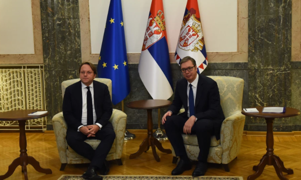 VUČIĆ se sastao sa Varheljijem u BRISELU! Evo koji sastanci slede