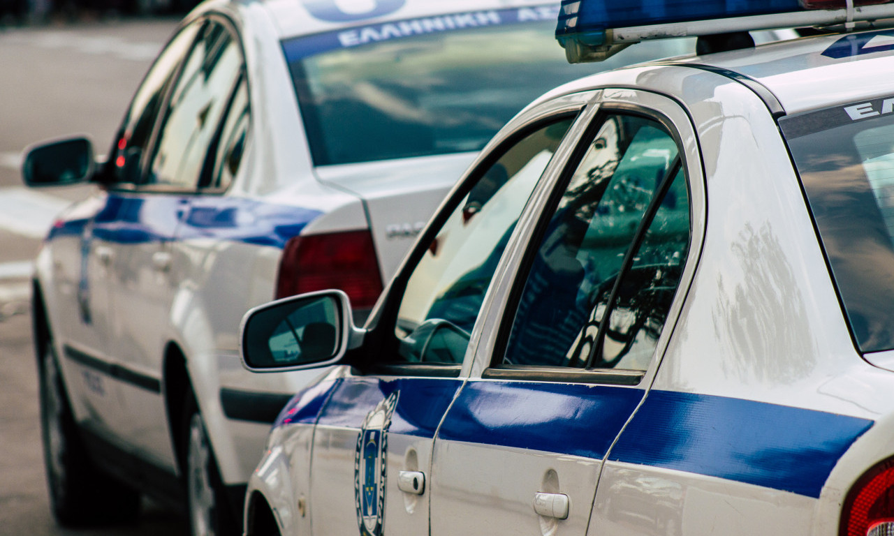 PUCNJAVA U CENTRU GRADA, NAPADAČ POBEGAO! Sve vrvi od policije, više ranjenih u Atini (FOTO)