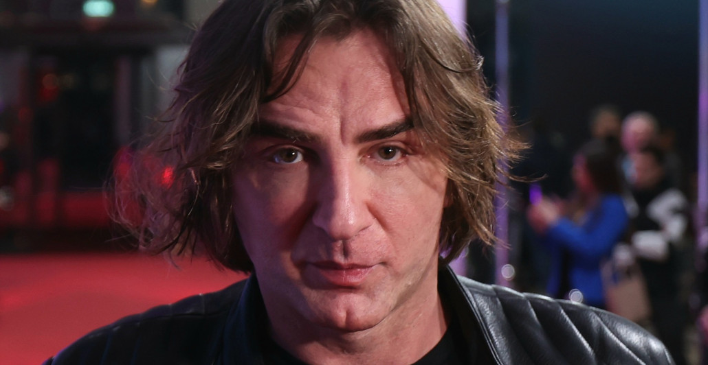 ŽELJKO MITROVIĆ: ZA OVO VREDI ŽIVETI Poslao snažnu poruku obradom kultne pesme (FOTO+VIDEO)