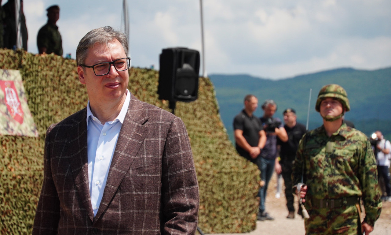 VUČIĆ SE SASTAJE SA VOJNIM VRHOM Predsednik Srbije na proširenom kolegijumu načelnika Generalštaba u kasarni "Banjica 2