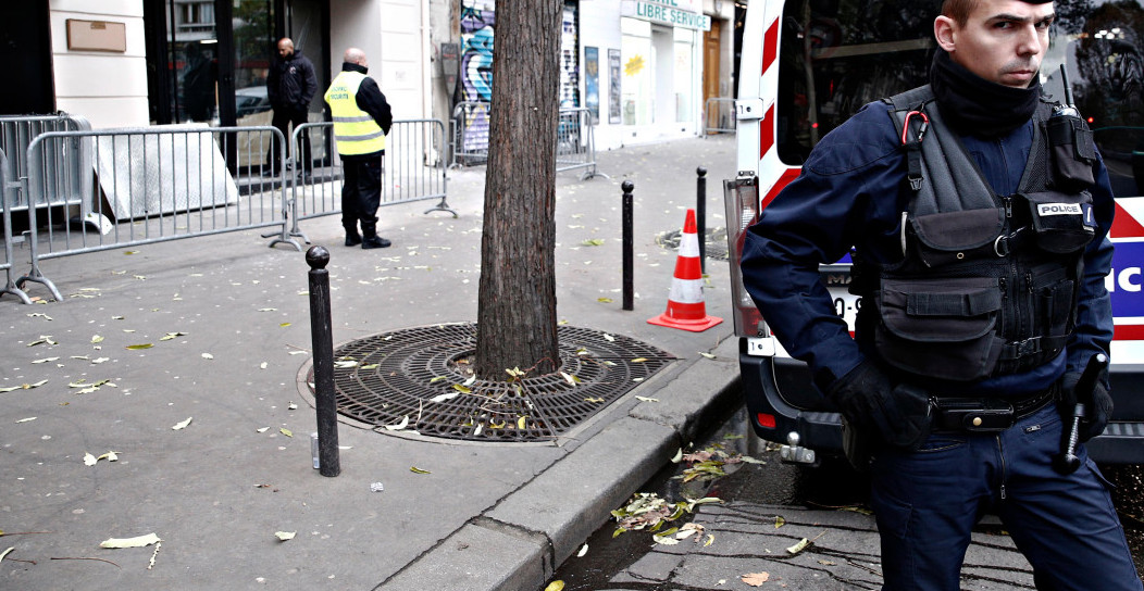 DETALJI HORORA U FRANCUSKOJ! Majka videla DECU koju je otac BACIO KROZ PROZOR! "Bilo je jezivo"