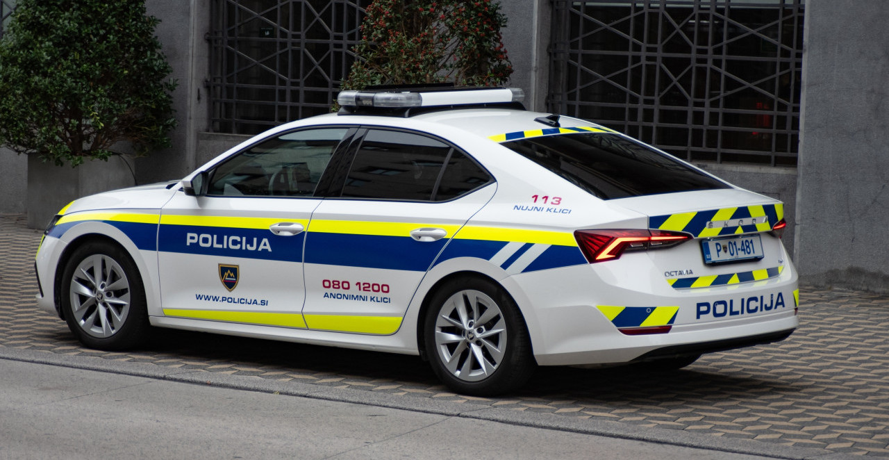 IZBO DVOJE, PA POBEGAO KA JADRANU! Policija upozorava: Ovaj čovek je opasan, ne približavajte mu se! (FOTO)