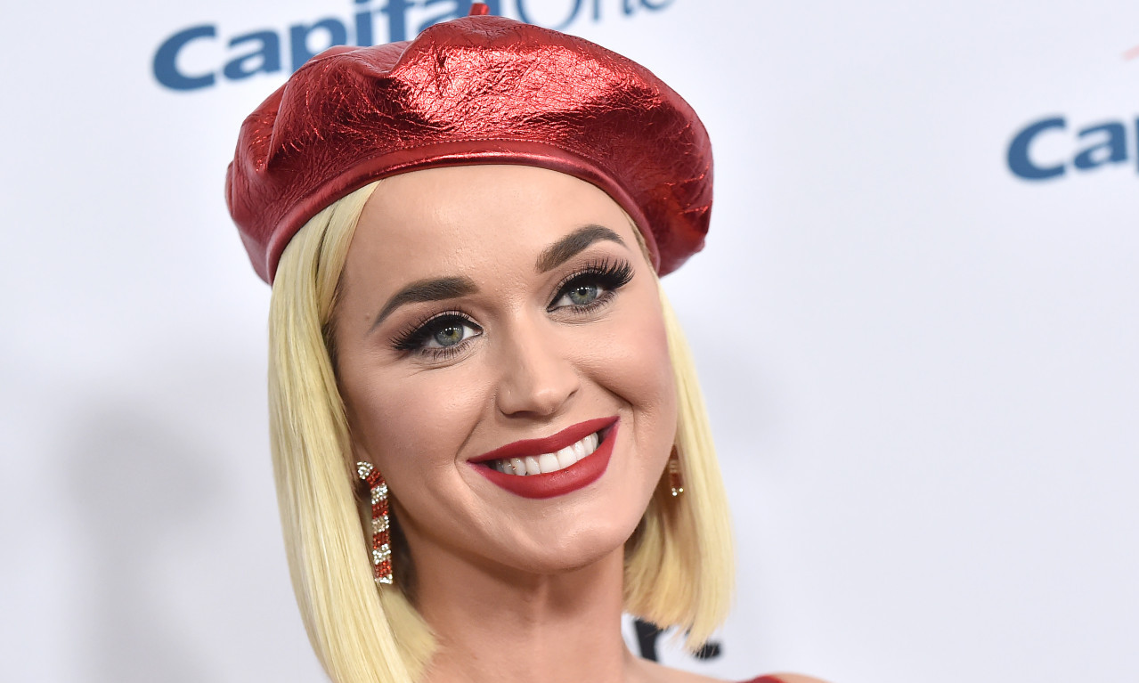 NOVA LJUBAV KEJTI PERI: Strasni poljupci sa bivšim premijerom Kanadе na luksuznoj jahti! (FOTO)