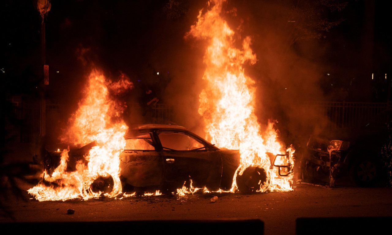 EKSPLOZIJA NA PALILULI Bačena bomba na automobil, kamere sve snimile