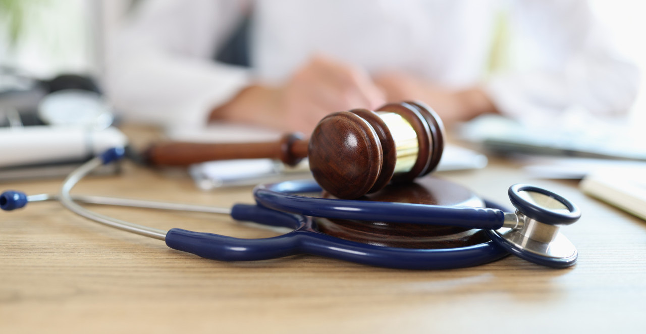 Optužnica protiv LEKARA i FARMACUTA! Oštetili RFZO za skoro 78 miliona DINARA , podizali LEKOVE pa ih preprodavali!