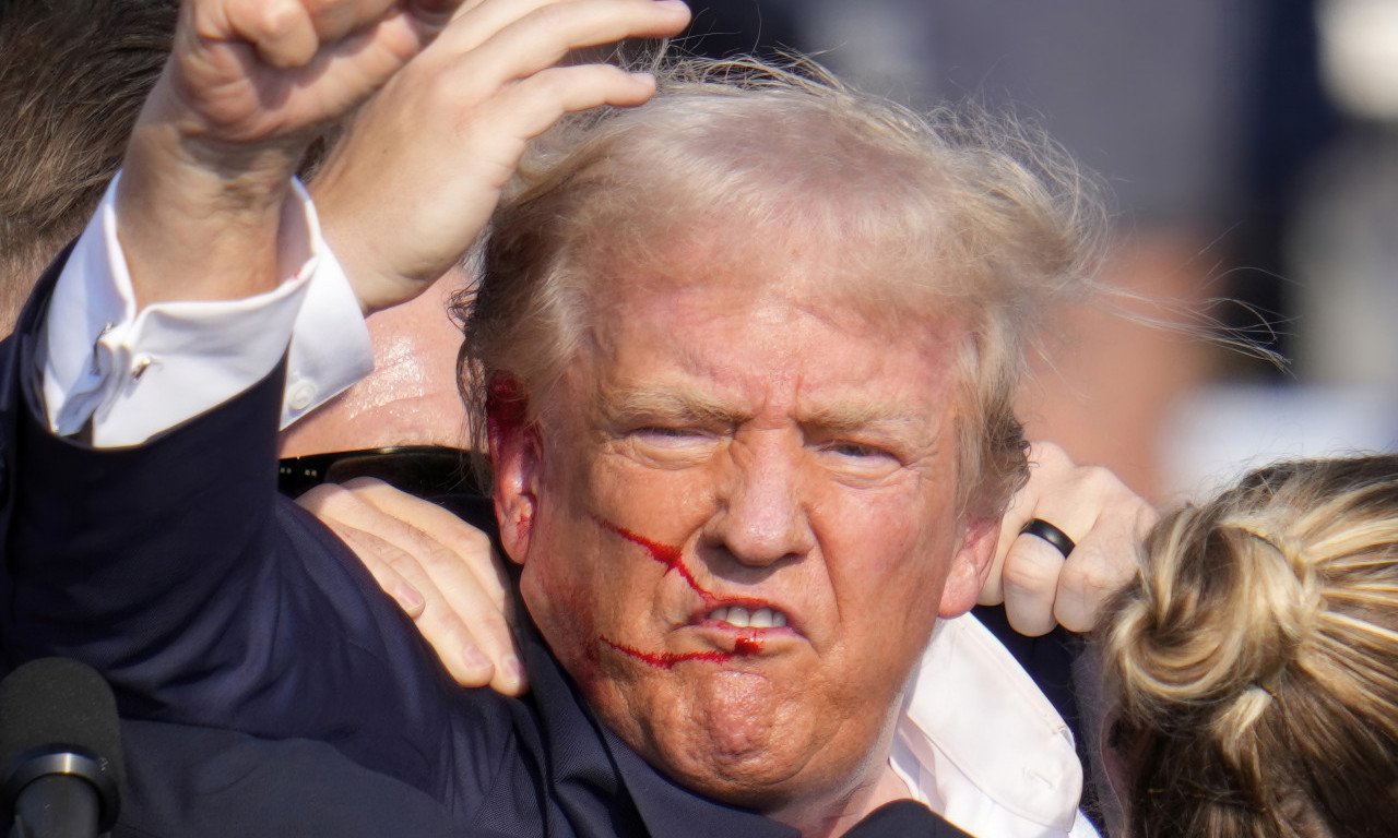 SPREČENA OTMICA I UBISTVO DONALDA TRAMPA! Sve zbog žene! "Rasporiću ti utrobu i iščupati dušnik" (FOTO)