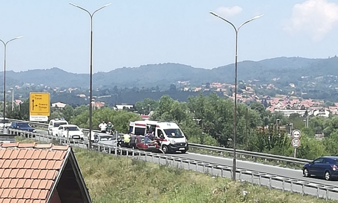 ŽESTOK SUDAR na obilaznici oko POŽEGE! Lekari na licu mesta ukazuju POMOĆ jednoj osobi  (FOTO)