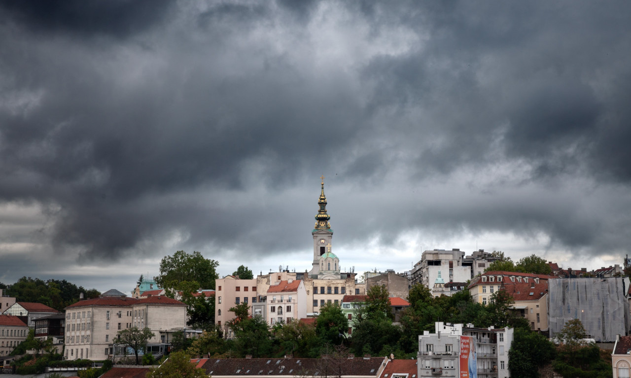 NEVREME STIŽE U SRBIJU, UPALJENO UPOZORENJE! Ova mesta su sledeća na udaru pljuskova - Beograd neka se spremi