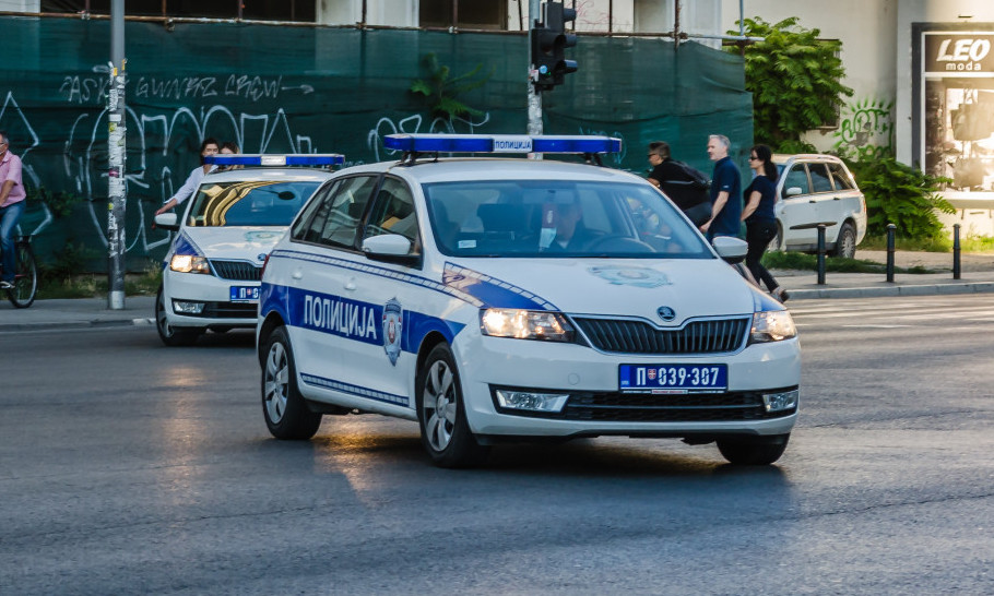 PUCNJAVA NA ZVEZDARI! POLICIJA NA NOGAMA: Napadač osuo paljbu u punom kafiću i pobegao!