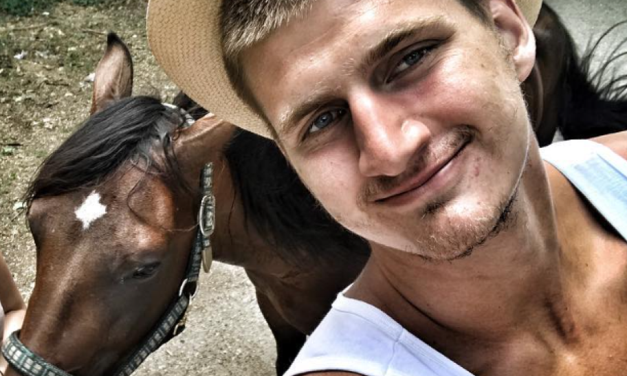JOKIĆ SAIGRAČU POSLAO SELFI SA KONJEM: Džordan šokiran fotografijom! (VIDEO)