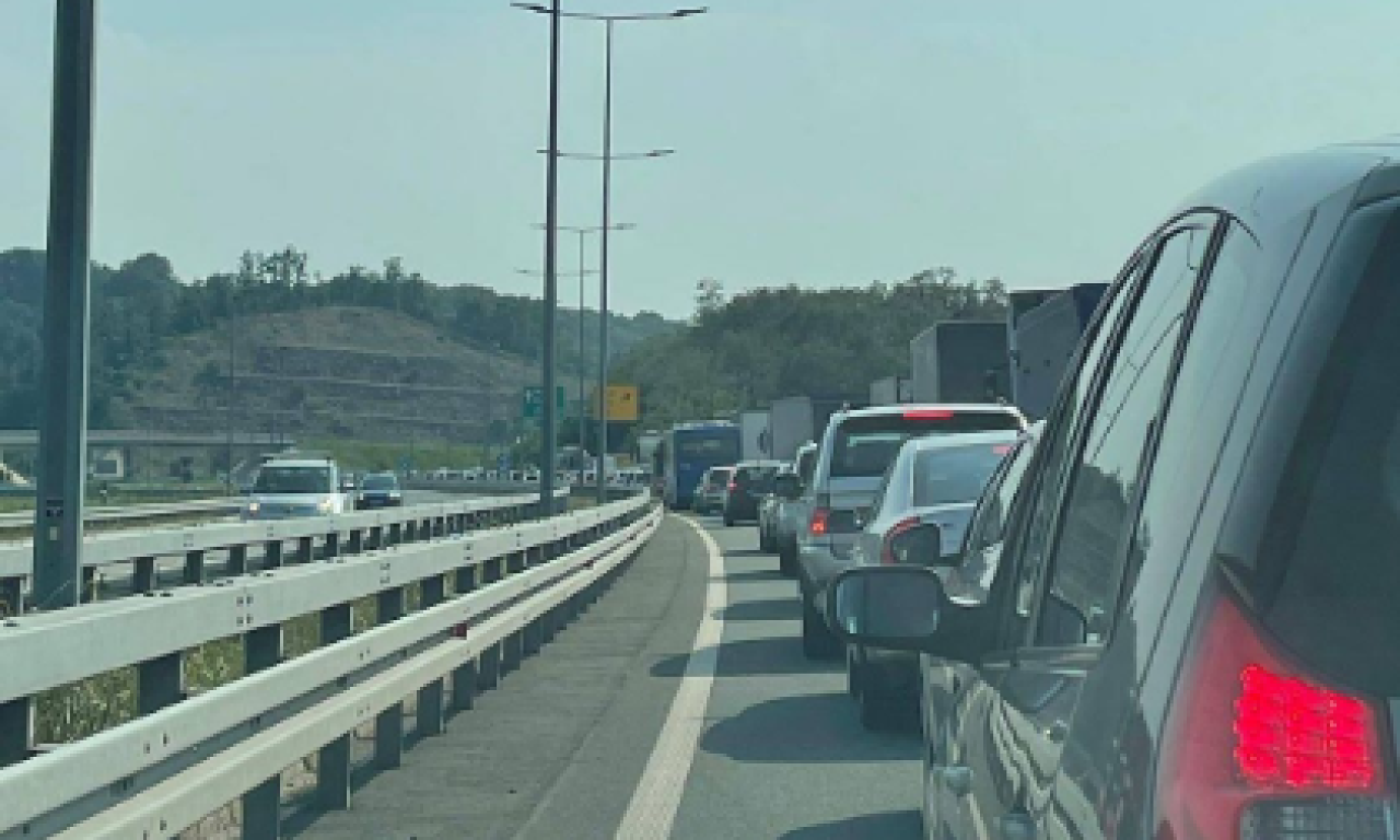 AUTO-PUT BLOKIRAN Saobraćajne nezgode prouzrokovale haos, vozači preusmereni