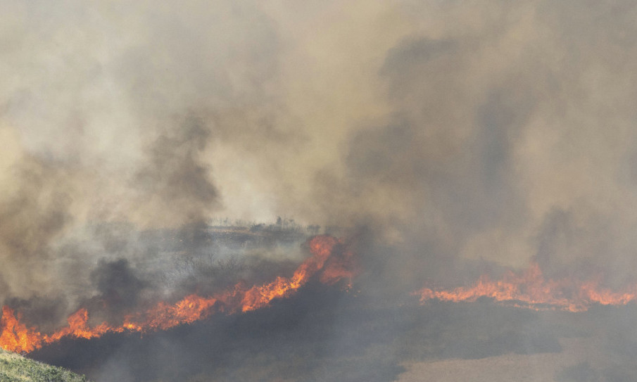 TEŠKA BORBA SA POŽARIMA U HRVATSKOJ: Vatra kod Zadra zahvatila kasarnu, kod Skradina se čuju detonacije