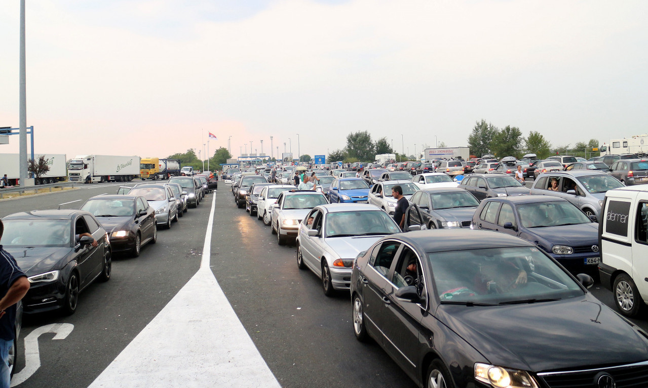 KOLIKA SU ZADRŽAVANJA NA GRANICAMA? Ogromne gužve na dva prelaza! Birajte alternativu ako možete (FOTO)