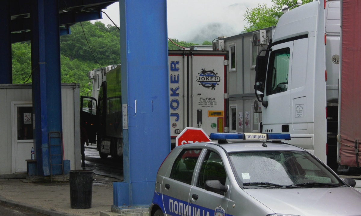 Kakvo je STANJE NA GRANICAMA: Uprkos KIŠI - prohodno na putevima, a na OVIM PRELAZIMA se najduže ČEKA
