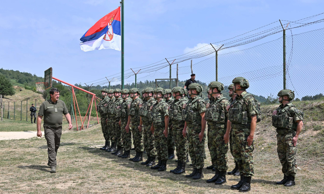 Gašić poslao SNAŽNU PORUKU VOJSCI SRBIJE tokom obilaska DVE BAZE: Radom i PATRIOTIZMOM za bezbednost građana (FOTO)