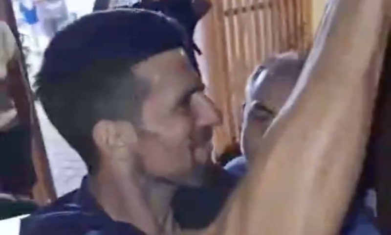 ORIO SE PARIZ OD SRPSKIH NAVIJAČA! Đokoviću pevali "IZAĐI, NOLE" - a onda se pojavio i njegova reakcija je HIT (VIDEO)