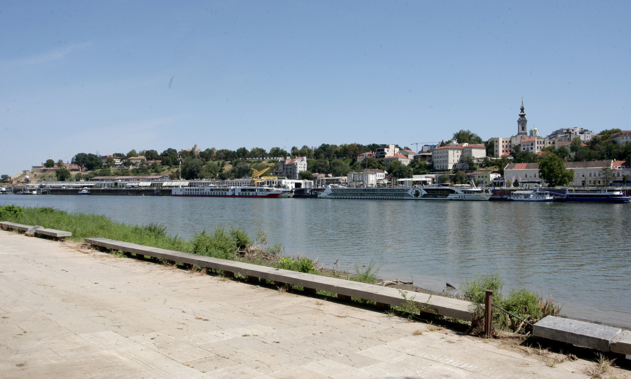 DRAMA NA SAVI: KRCAT SPLAV UMALO POTONUO 200 mladih hitno evakuisano - izbegnuta velika tragedija!