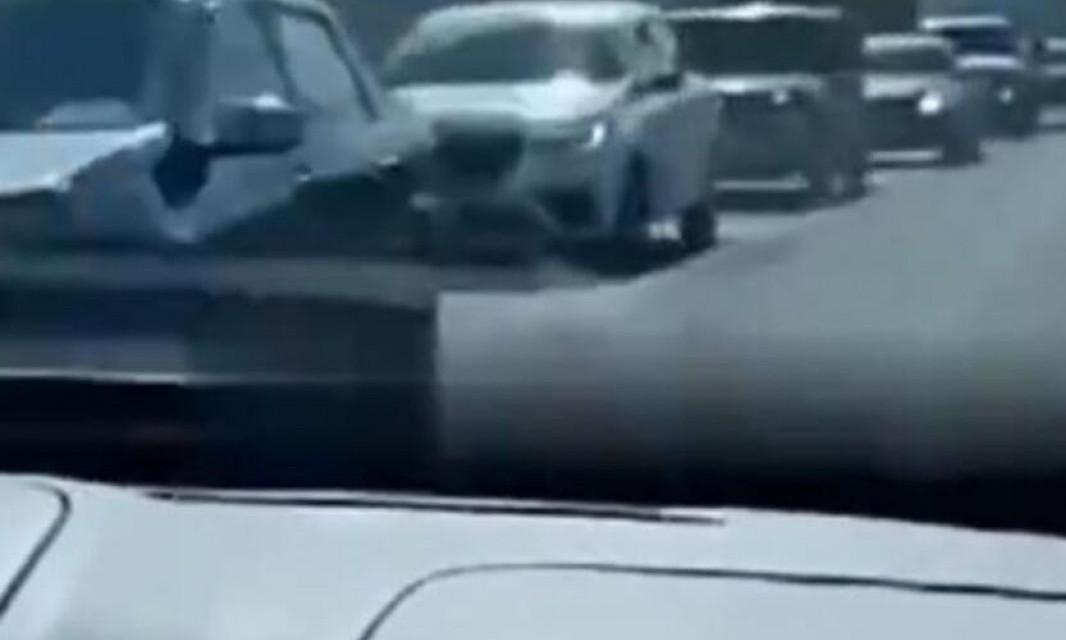 ŠOK SNIMCI IZ RUSIJE: Ljudi beže u kolonama, ŠTA SE DEŠAVA? Poruka Kijeva je jasna (VIDEO)
