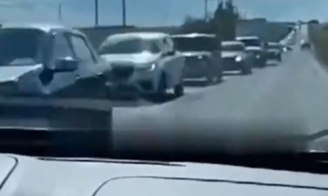 KILOMETARSKE KOLONE U PRAVCU KA NIŠU Sve "mili" od Ikee ka jugu zemlje (VIDEO)