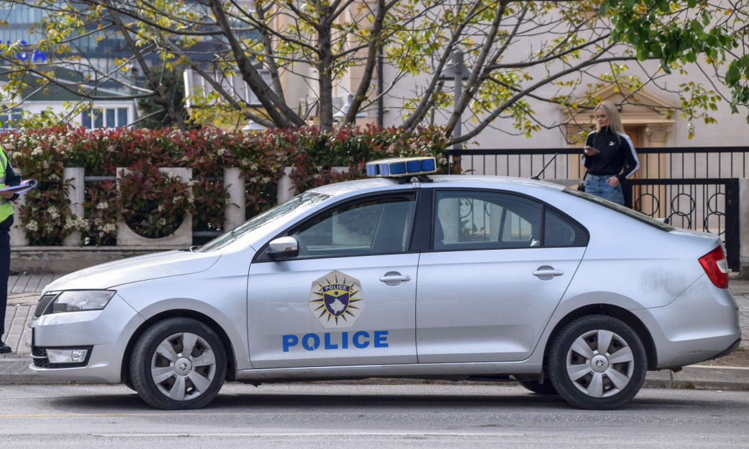 KURTIJEVI POLICAJCI UDARILI DETE! Užas u severnom delu Kosovske Mitrovice
