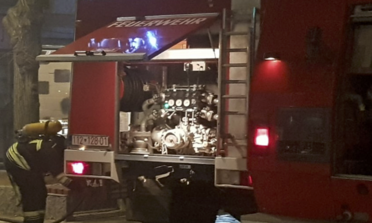 IZGORELA KUĆA U CREPAJI, VLASNIK ZAVRŠIO U BOLNICI! Zadobio opekotine po glavi i telu