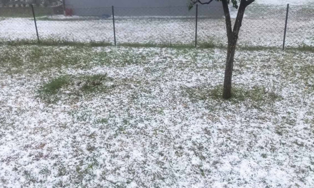 APOKALIPTIČNO NEVREME POGODILO RUMU Zbog jakog grada oštećena vozila i objekti (FOTO/VIDEO)