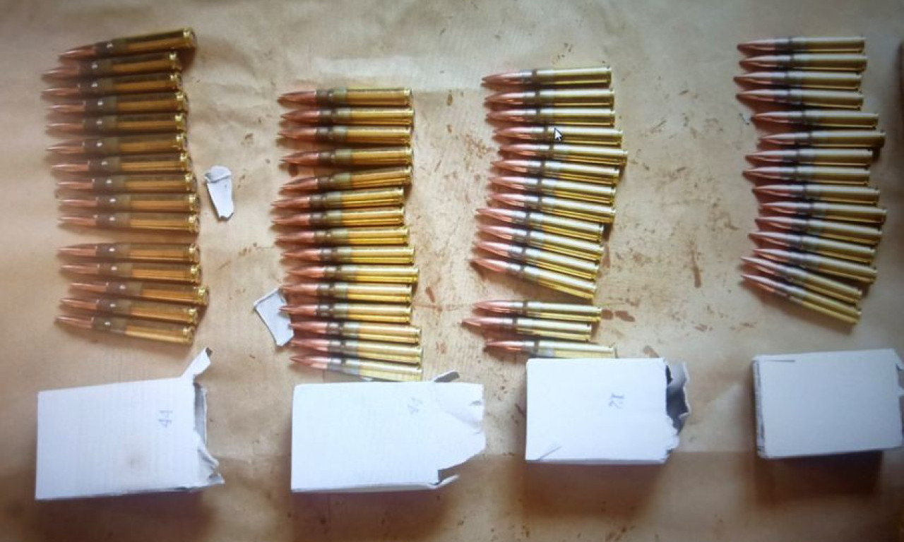 NAORUŽAN DO ZUBA? Nećete verovati šta je policija u Vranju otkrila u kući penzionera