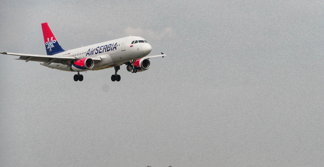 KAPETAN VESNA ALEKSIĆ SE OBRATILA PUTNICIMA U AVIONU IZNAD SRBIJE: Dobili smo istorijsku vest! (VIDEO)