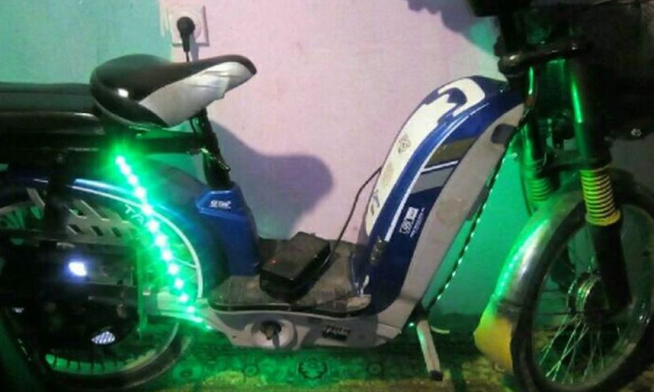 Zbog ovog SKUTERA je IZGORELA cela porodica u Novom Sadu! Sumnja se da se zapalio tokom punjenja (FOTO)