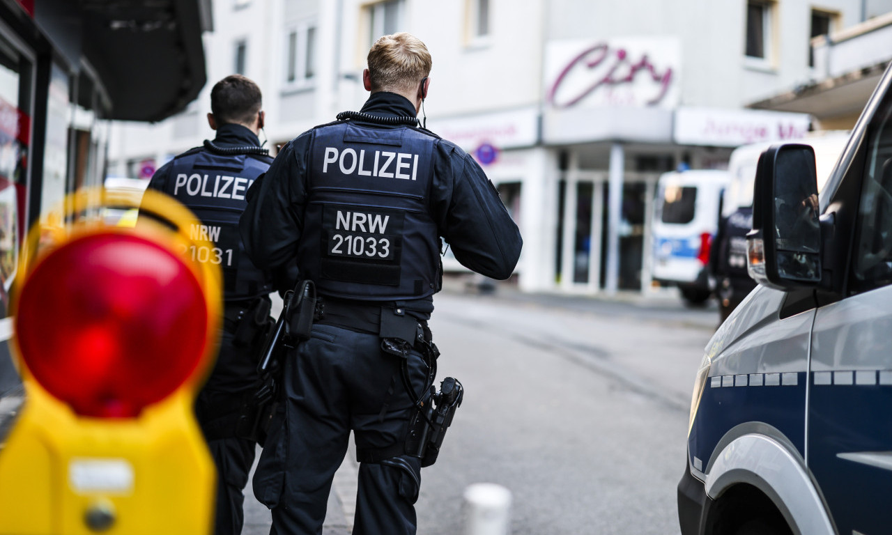 PUCNJAVA ISPRED HOTELA HILTON Najmanje jedna osoba ranjena!