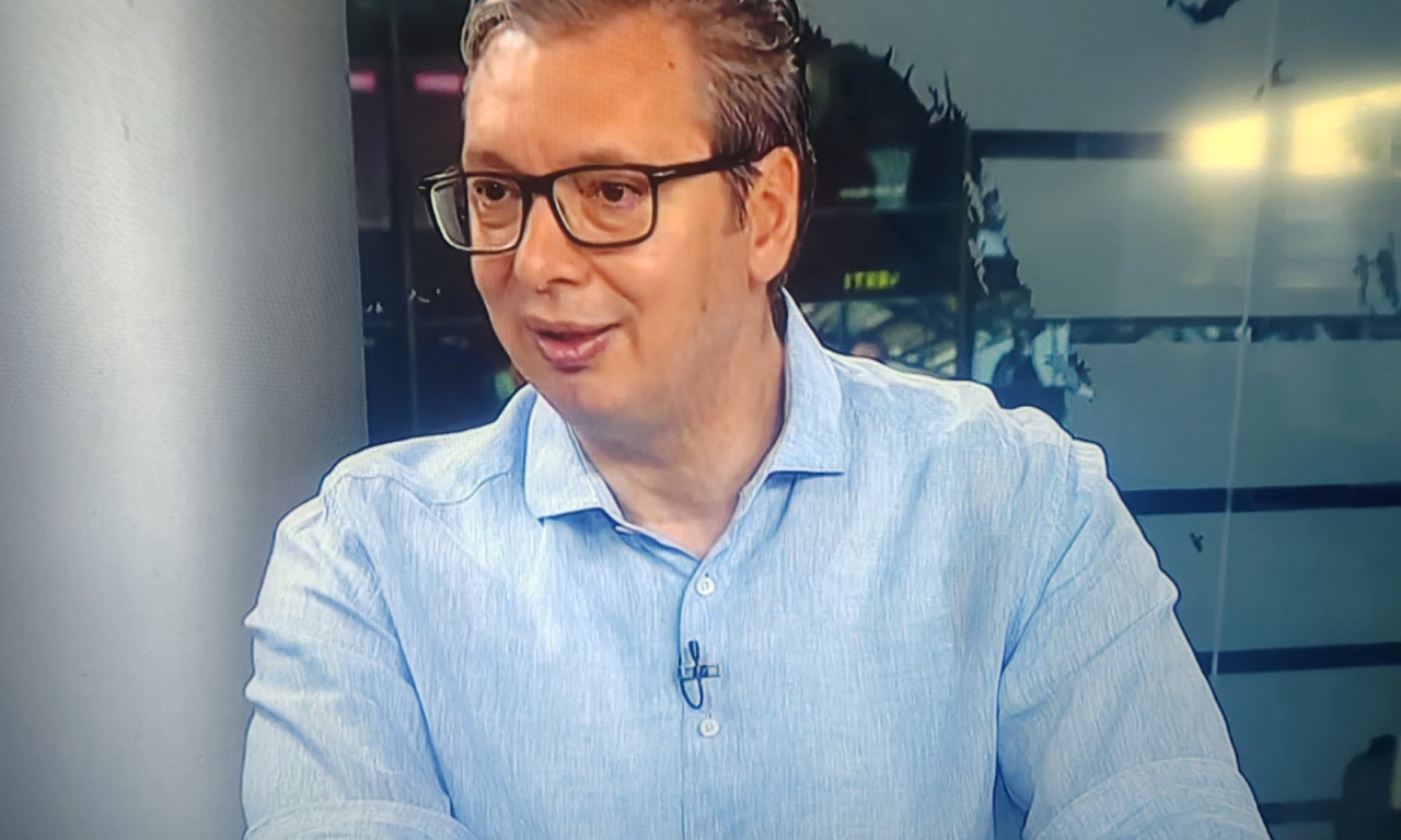 Vučić saopštio građanima lepe vesti: "Do decembra 2025. godine PROSEČNA PLATA biće 1.000 EVRA"