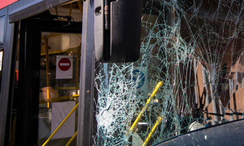 UDES U CENTRU BEOGRADA, SVE STOJI! Autobus blokirao šine - stvaraju se gužve