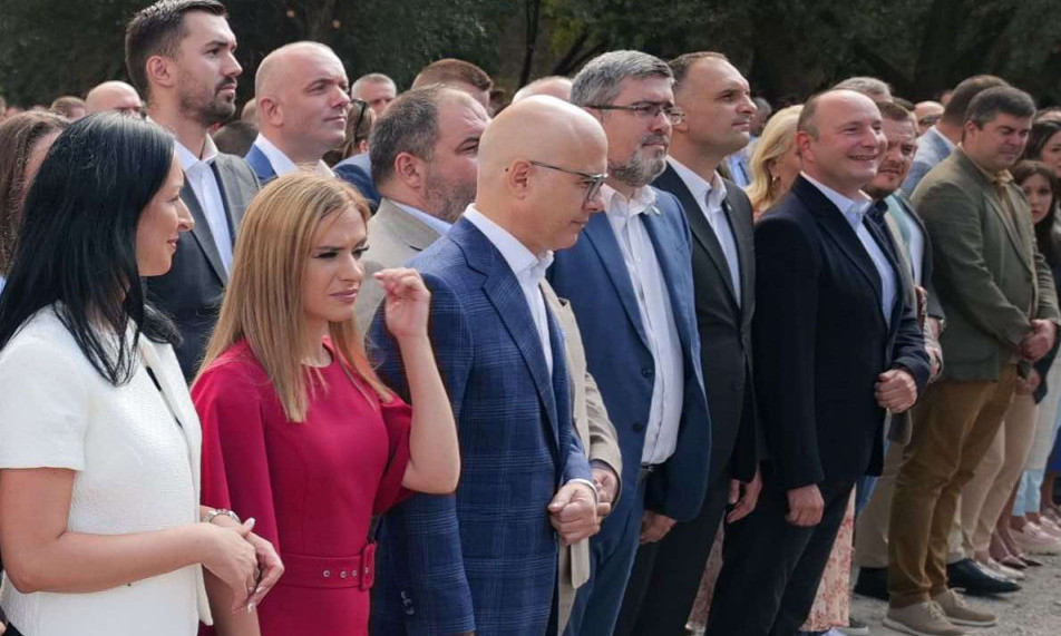 KO ĆE SVE OD SRPSKIH ZVANIČNIKA PRISUSTVOVATI NA PORODIČNIM OKUPLJANIMA ŠIROM SRBIJE Očekuje se i predsednik Vučić