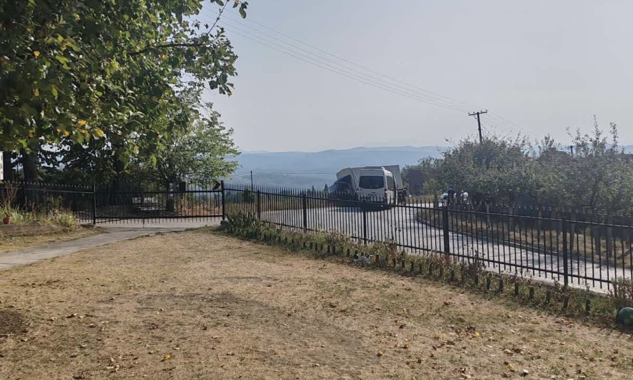 Teška NEZGODA na putu za GUČU: Autobus i kamion se SUDARILI u krivini, ima povređenih