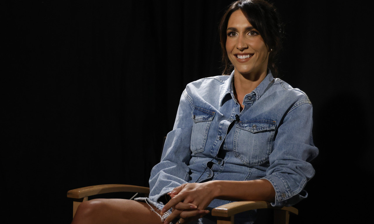 JELISAVETA ORAŠANIN U VRELIM POZAMA NA HAVAJIMA: Sve obline došle su do izražaja